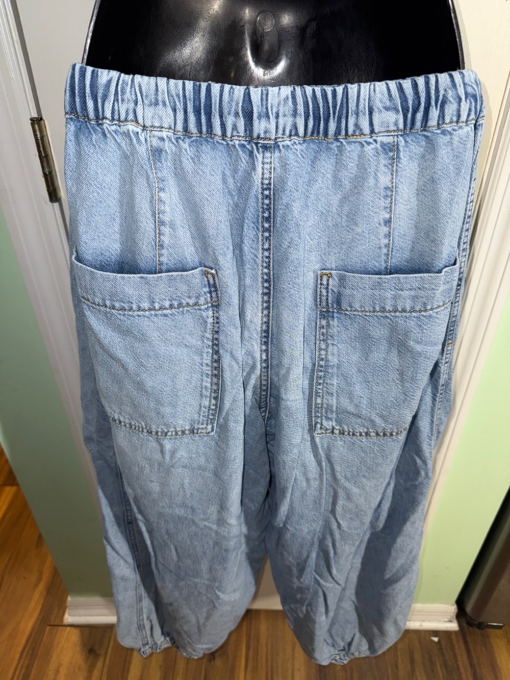 Pilcro Light Blue Beachy High-Rise Parachute Jean Harem Style Size XS Run Larger - Picture 7 of 10
